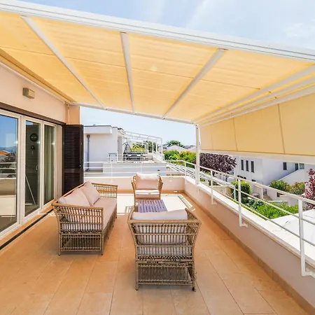 아파트 Sunny Side Escape By Belmont Realty *