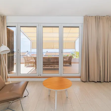 Sunny Side Escape By Belmont Realty 아파트