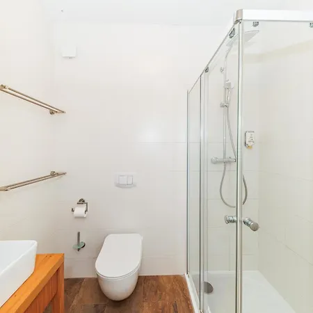 Sunny Side Escape By Belmont Realty 아파트 *
