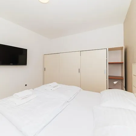 아파트 Sunny Side Escape By Belmont Realty *