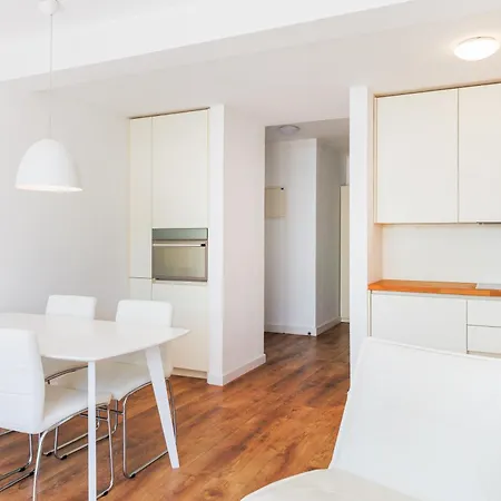 Sunny Side Escape By Belmont Realty 아파트