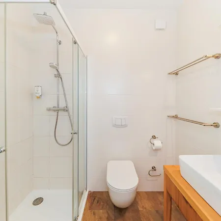 Sunny Side Escape By Belmont Realty * 돈제페트레케인