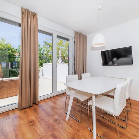 아파트 Sunny Side Escape By Belmont Realty *
