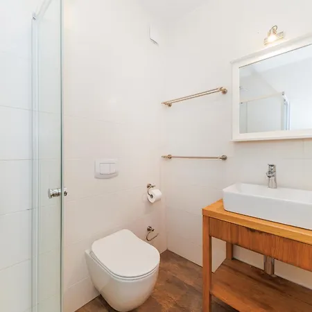 Sunny Side Escape By Belmont Realty 아파트 돈제페트레케인