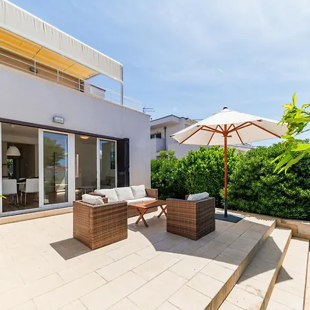 아파트 Sunny Side Escape By Belmont Realty