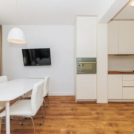Sunny Side Escape By Belmont Realty 아파트 *