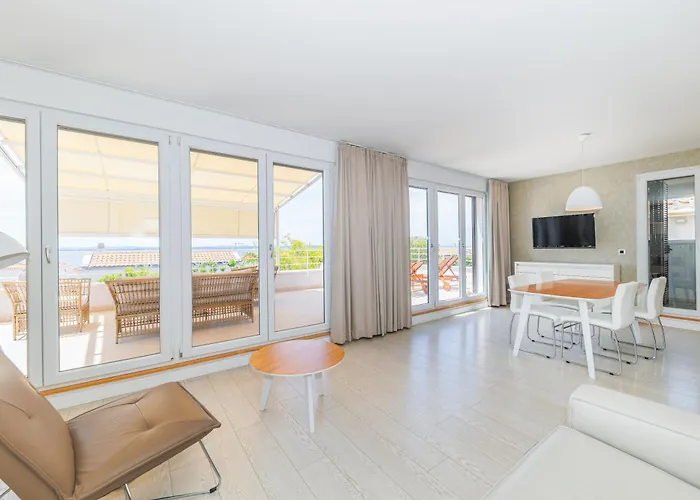 아파트 Sunny Side Escape By Belmont Realty