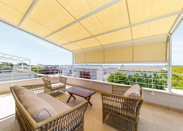 아파트 Sunny Side Escape By Belmont Realty *