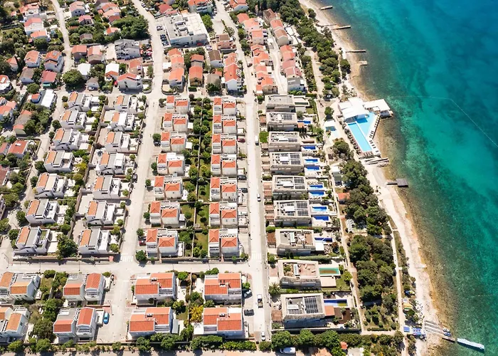 Sunny Side Escape By Belmont Realty 돈제페트레케인