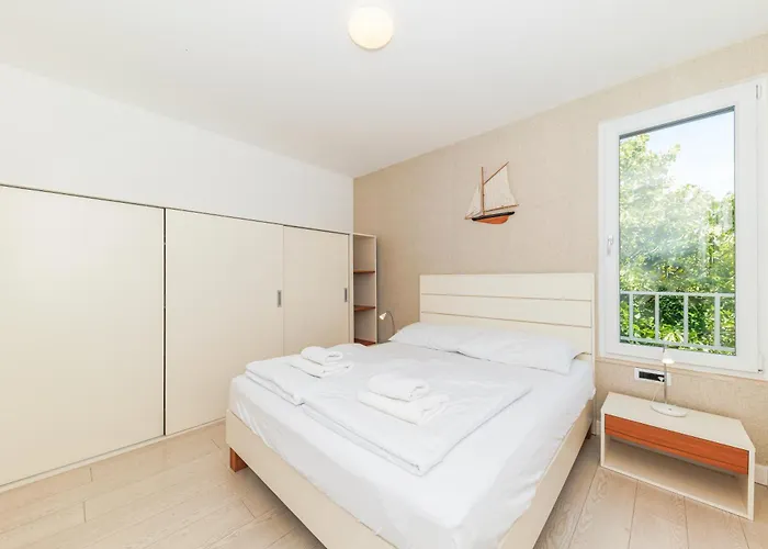 Sunny Side Escape By Belmont Realty 아파트 돈제페트레케인