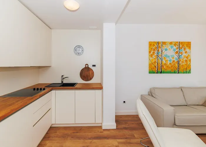 Sunny Side Escape By Belmont Realty 돈제페트레케인