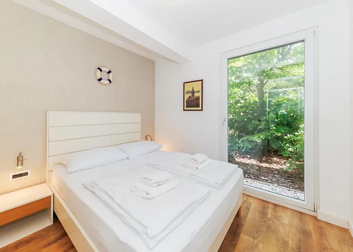 Sunny Side Escape By Belmont Realty 아파트 돈제페트레케인