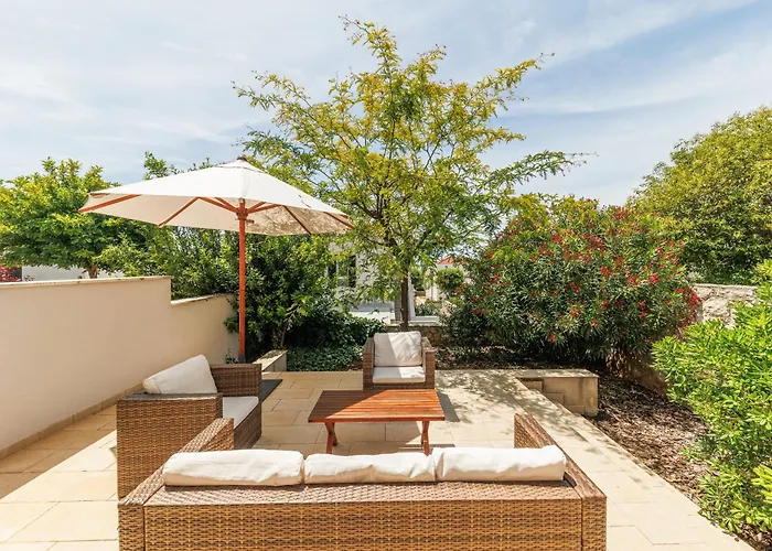 Sunny Side Escape By Belmont Realty *