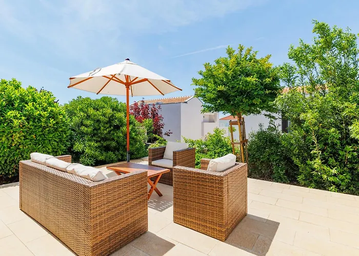 아파트 Sunny Side Escape By Belmont Realty