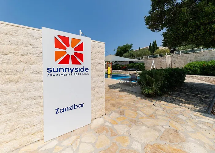 Sunny Side Escape By Belmont Realty 아파트 돈제페트레케인