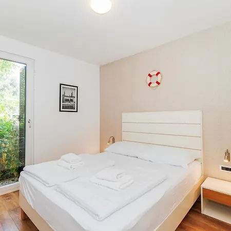 Sunny Side Escape By Belmont Realty Petrčane