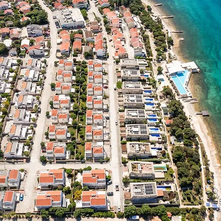 Sunny Side Escape By Belmont Realty Petrcane