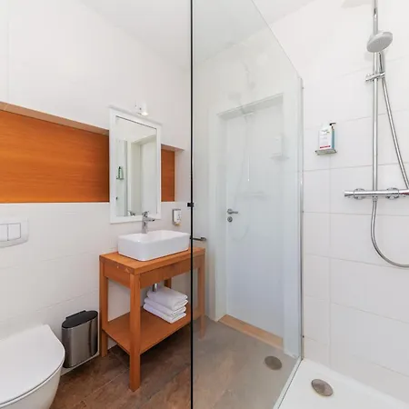 Sunny Side Escape By Belmont Realty Appartamento