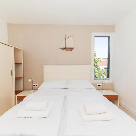 Διαμέρισμα Sunny Side Escape By Belmont Realty Petrcane