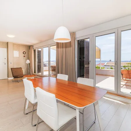 Sunny Side Escape By Belmont Realty * Petrcane