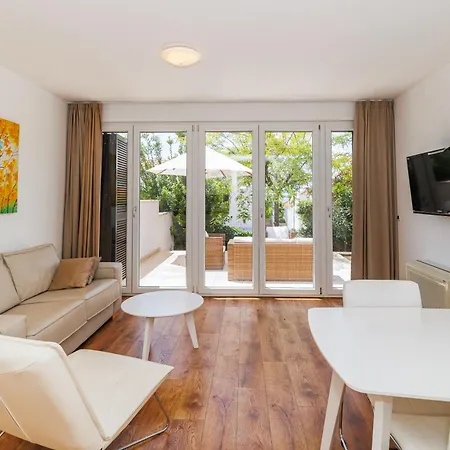 Sunny Side Escape By Belmont Realty * Petrčane