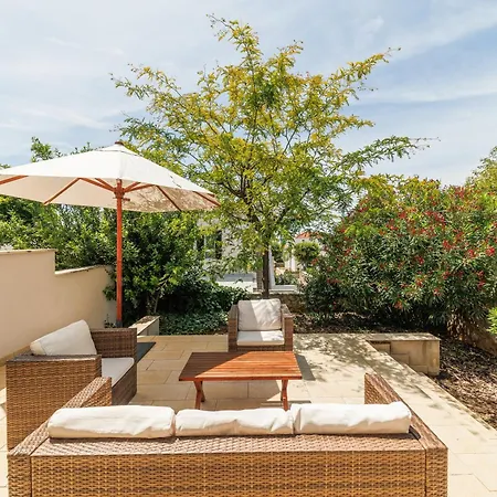 Sunny Side Escape By Belmont Realty *