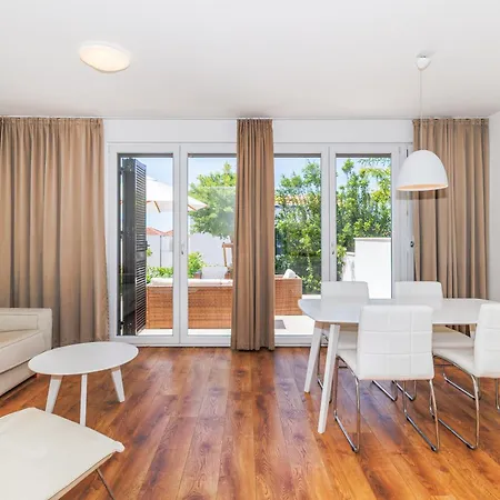 Sunny Side Escape By Belmont Realty Petrčane