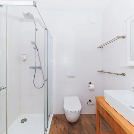 Sunny Side Escape By Belmont Realty Apartman *