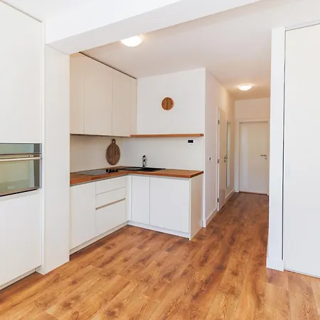 Sunny Side Escape By Belmont Realty Petrcane