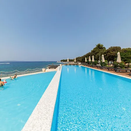 Sunny Side Escape By Belmont Realty *