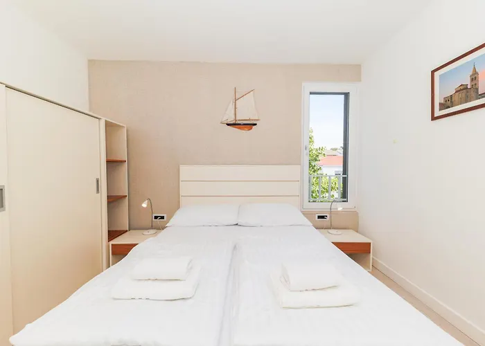 Lejlighed Sunny Side Escape By Belmont Realty Petrcane